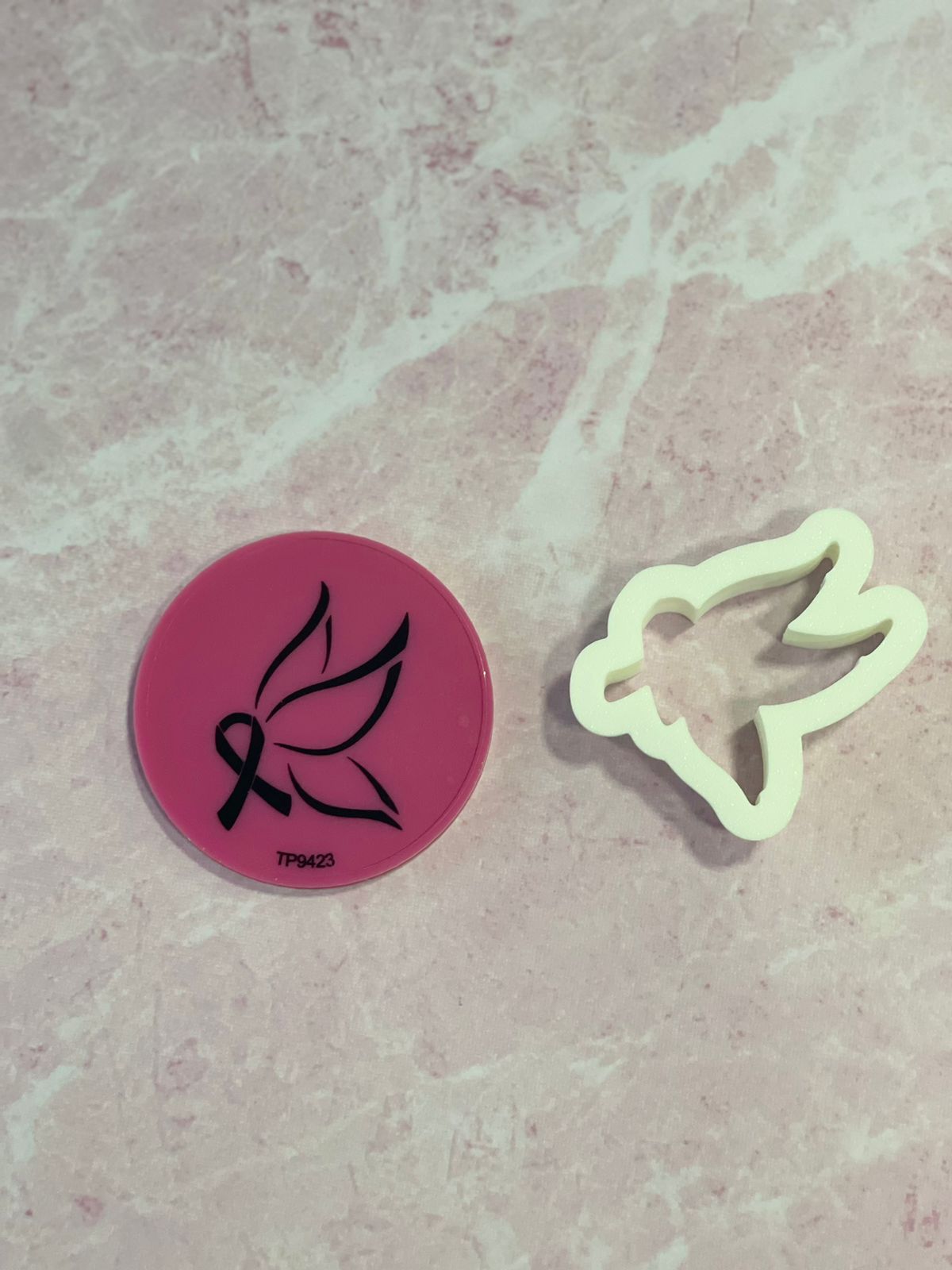 SIMBOLO DEL CANCER CON ALAS DE MARIPOSA 2
