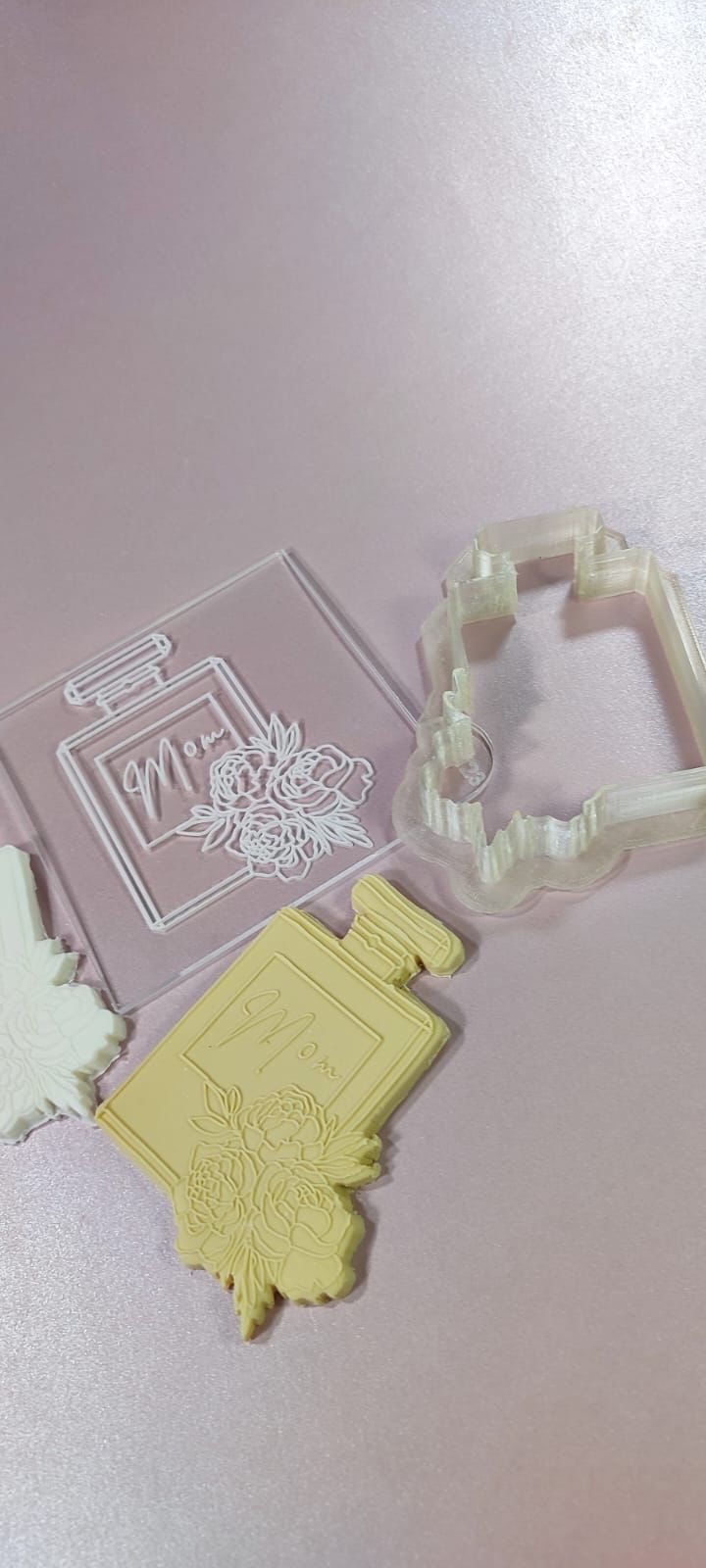 Estampar en Relieve y cortador: Perfume